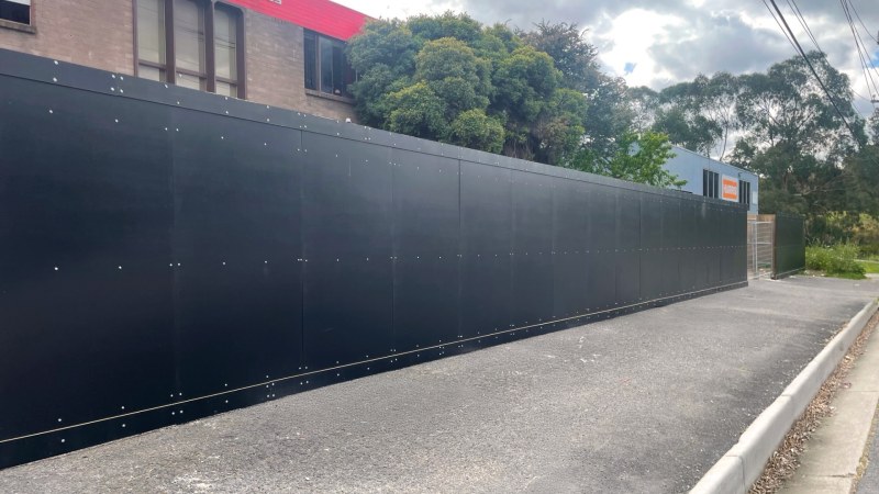 STRUCTApanel Black: the Cost-Effective Temporary Hoarding solution